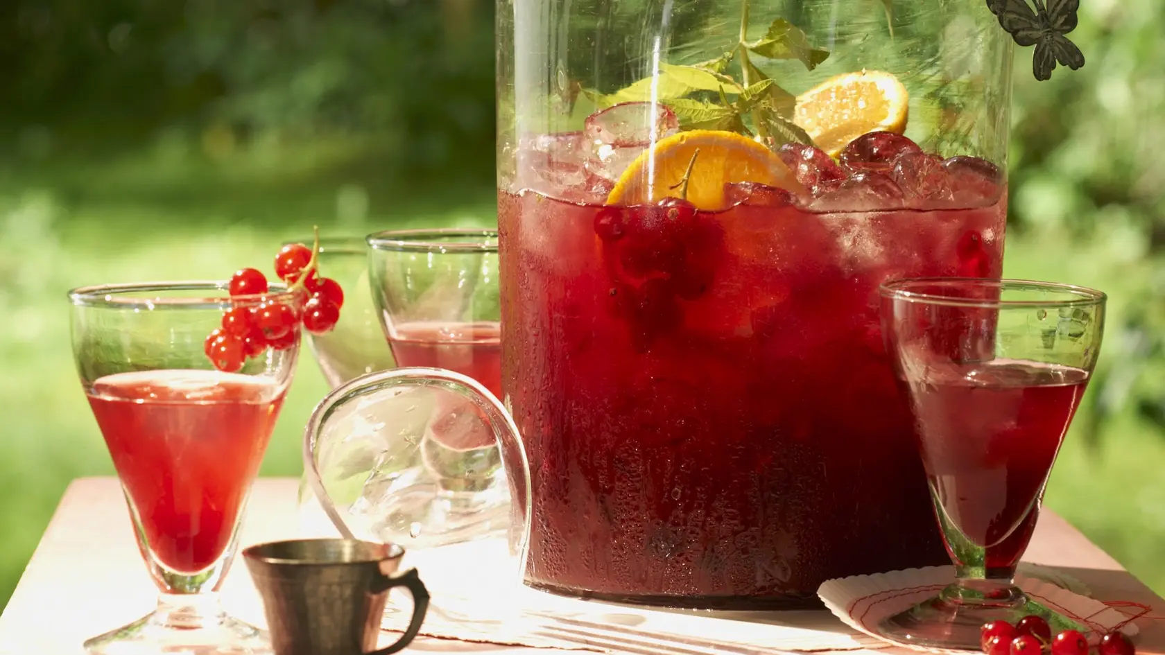 Vychladené letné drinky príjemne osviežia.