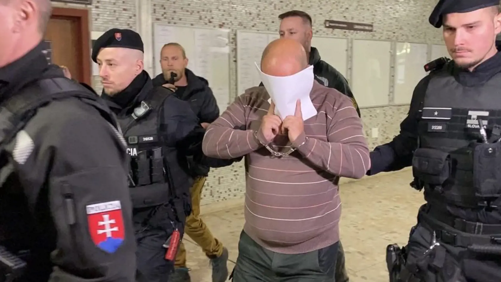 Košického policajta obvinili zo zabitia bezdomovca.
