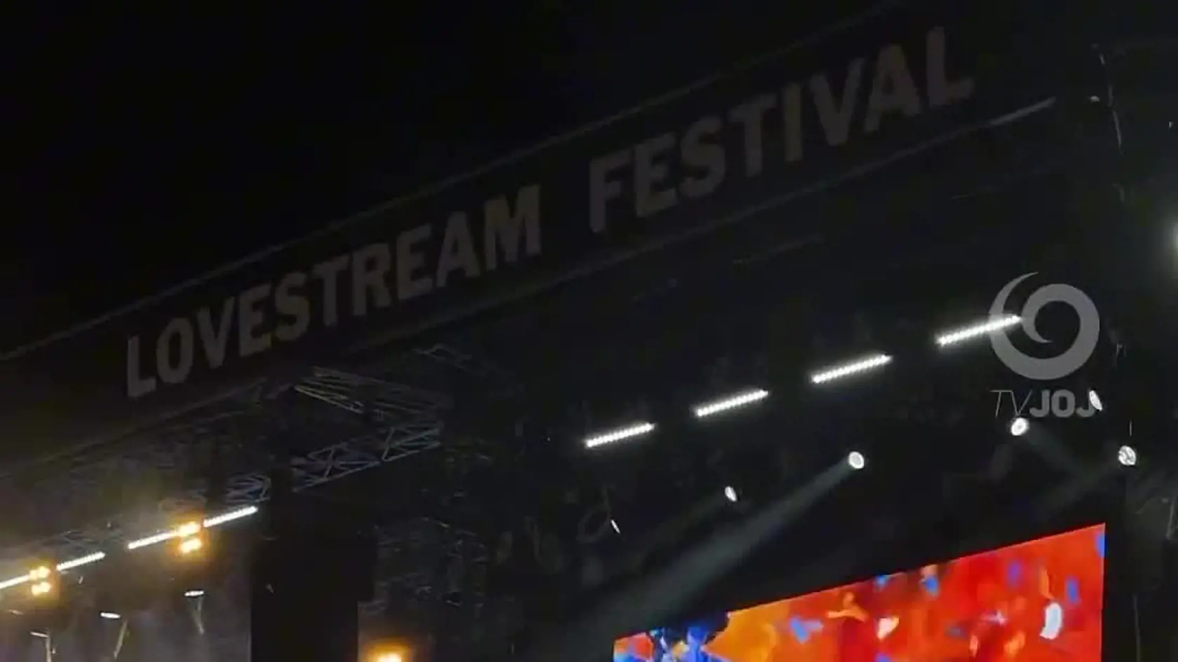 Macklemore a jeho veľkolepý záver v slovenskom drese medzi divákmi na Lovestream festivale!