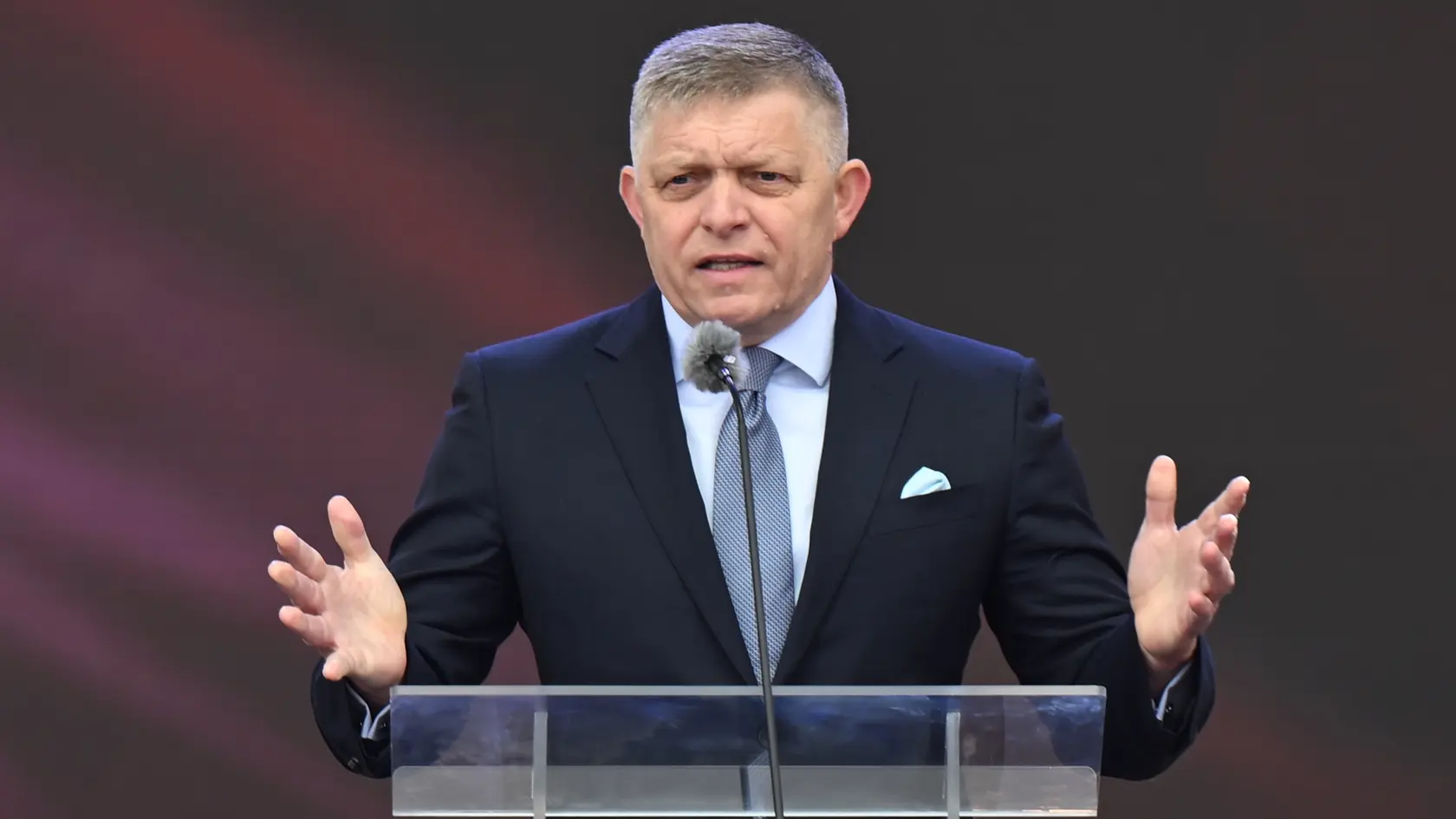 Na snímke predseda vlády SR Robert Fico (Smer-SD) sa prihovára počas celoslovenských osláv 80. výročia víťazstva nad fašizmom v Piešťanoch 8. mája 2025.