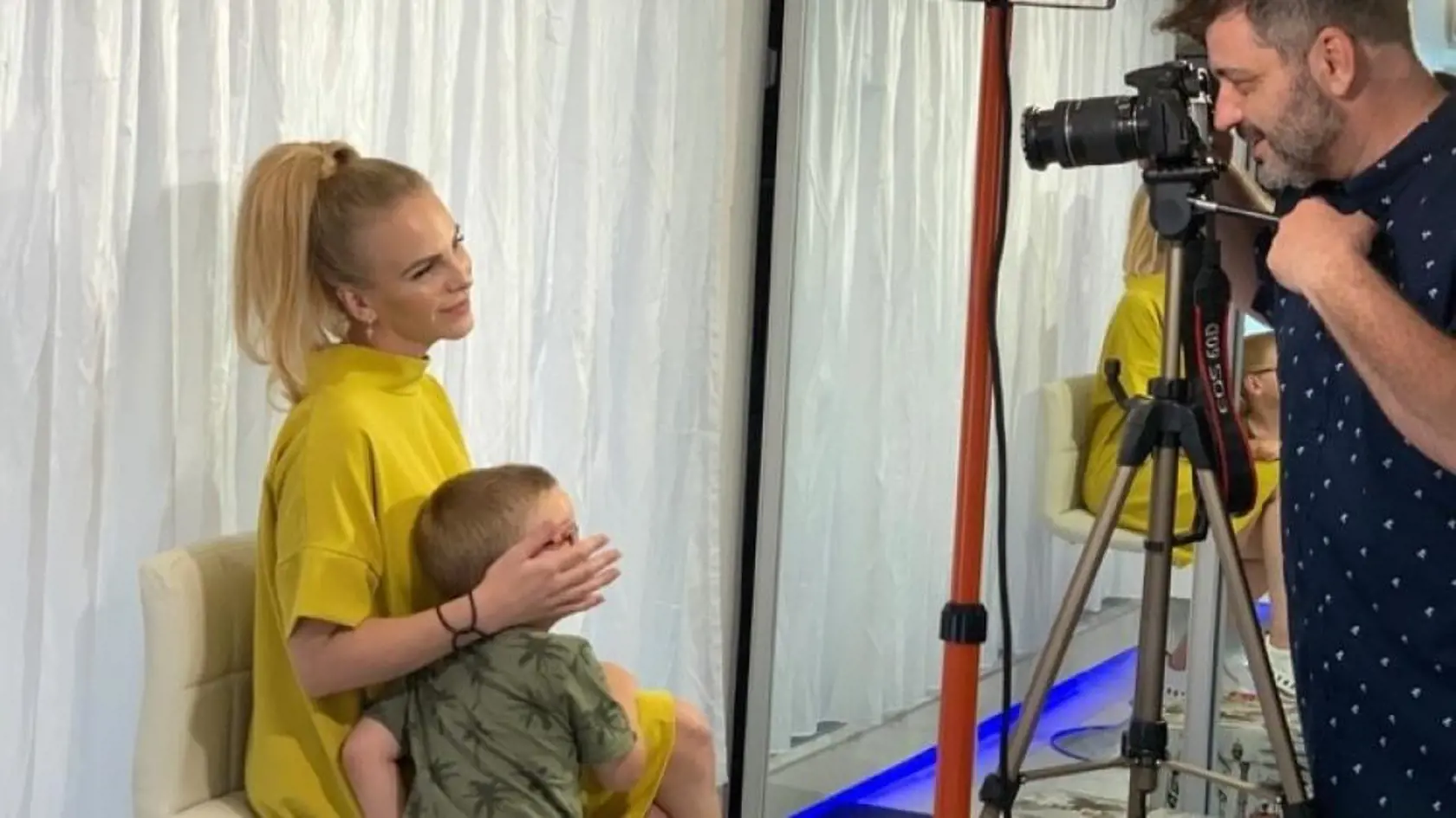 Barbora Balúchová v novej šou v Senzi TV. Na nakrúcanie prišla aj so synom Alexandrom Jánom, ktorého má s Borisom Kollárom.