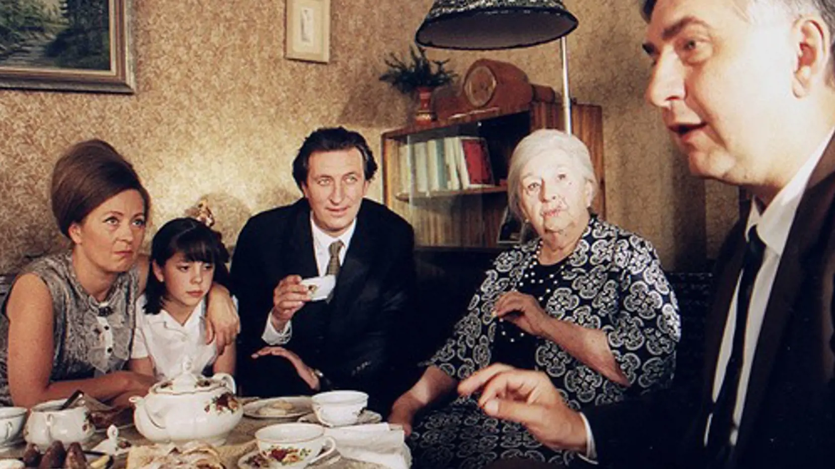 Simona Stašová nemala ako pani Šebková vo filme žiadnu parochňu. Účes bol vytvorený z jej vlastných vlasov.