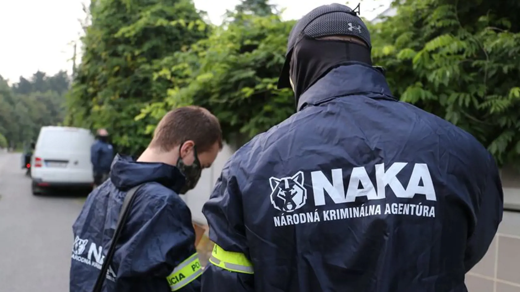 „Najväčšie ovplyvňovanie a donucovanie prebieha v prípravnom a predprípravnom konaní. Operatívni pracovníci tesne pred výsluchom nevpustia obhajcu a nútia k výpovedi podľa ich predstáv,“ napísal jeden z respondentov prieskumu.