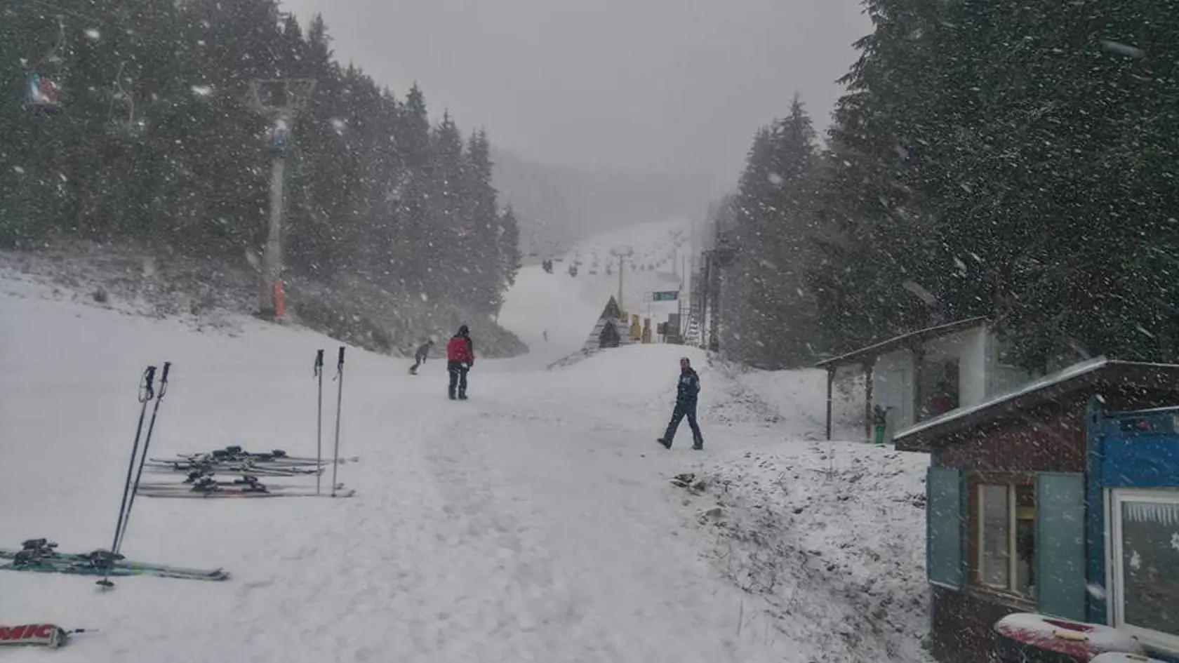 Ski Opalisko Závažná Poruba  sa nachádza v Nízkych Tatrách na úpätí vrchu Poludnica, 7 km juhovýchodne od Liptovského Mikuláša.