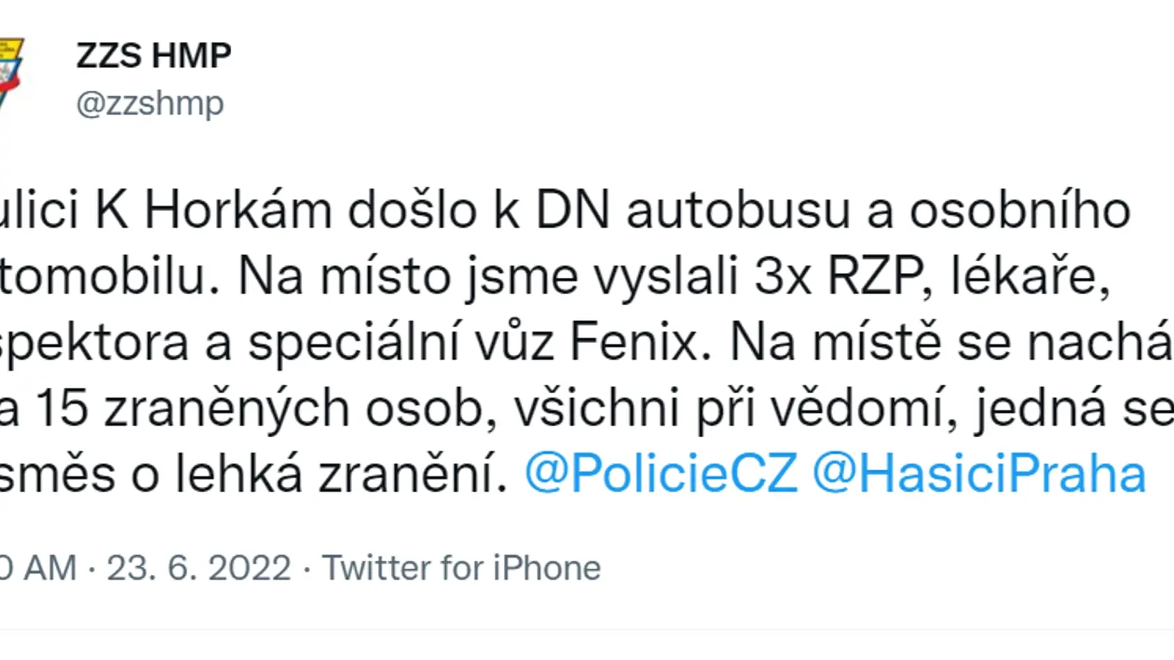 V Prahe havaroval autobus plný detí, 12 z nich je zranených