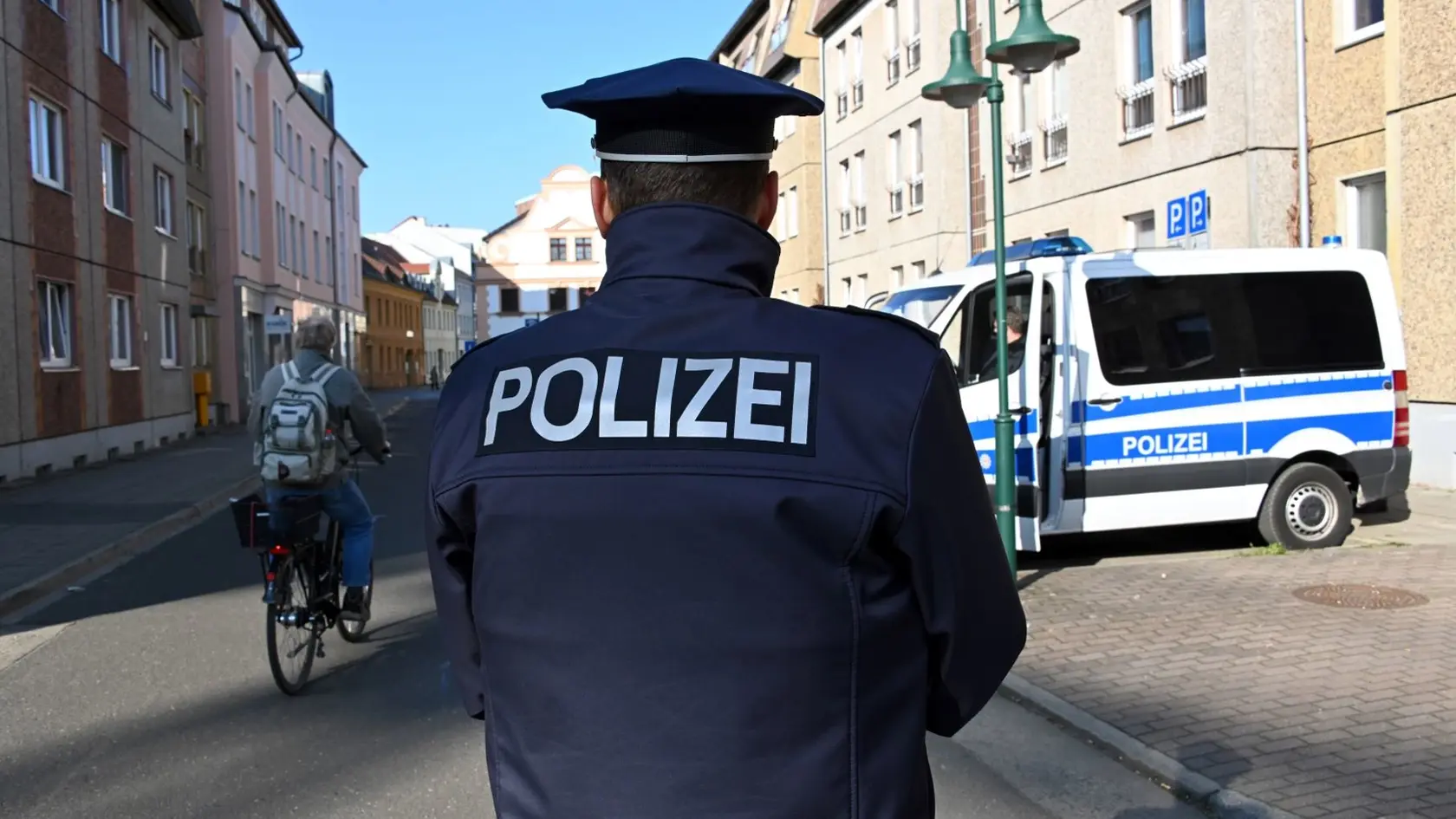 Na snímke nemecká polícia