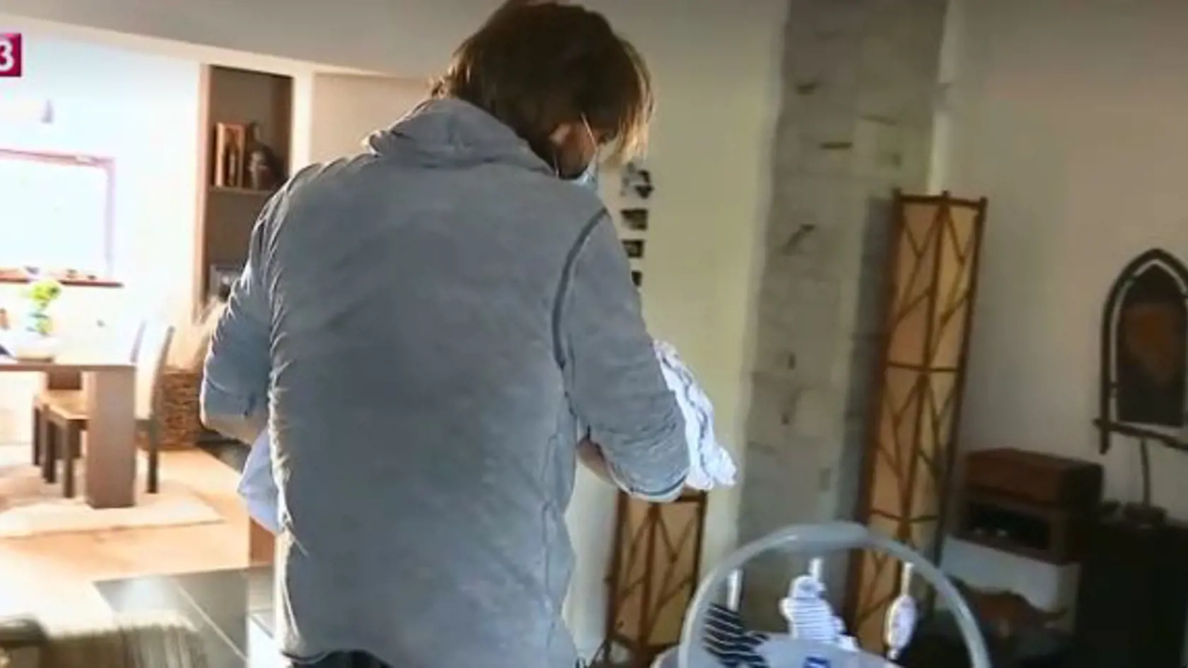 Choreograf Ján Ďurovčík ukázal časť bývania. V pozadí vidno jedálenský stôl.