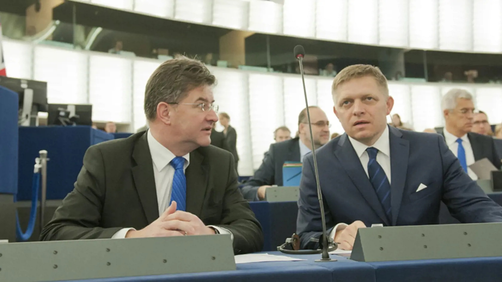Fico odkázal Lajčákovi, že si dúhové vlajky na ambasádach neželá.