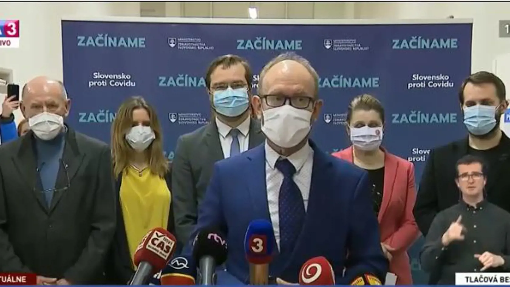 Na snímke je Pandemická komisia vlády SR.