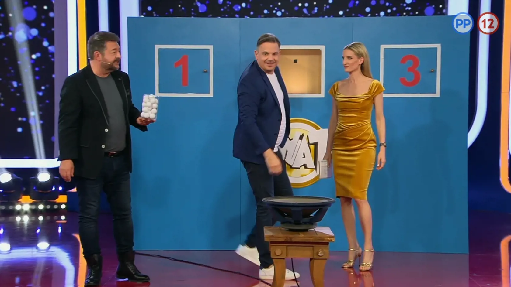 Svojím hlasom Michal vyhodil pingpongové loptičky z lieviku reproduktora.