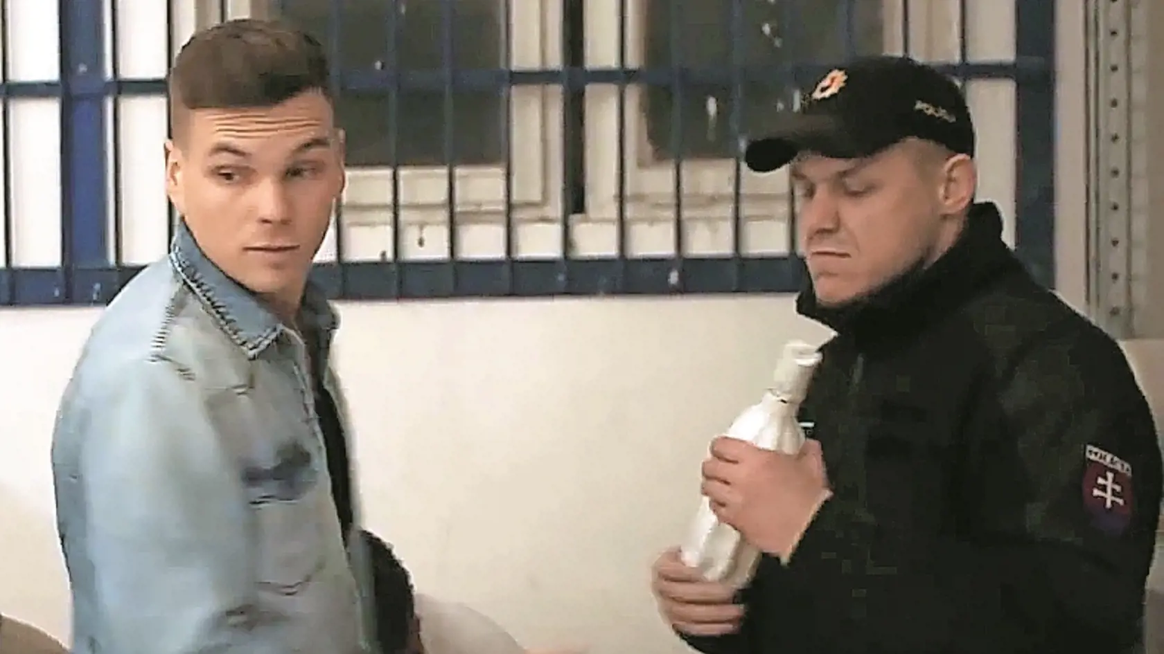 Raper Rakby si posledným klipom k piesni Ranný bubák pohneval policajtov.