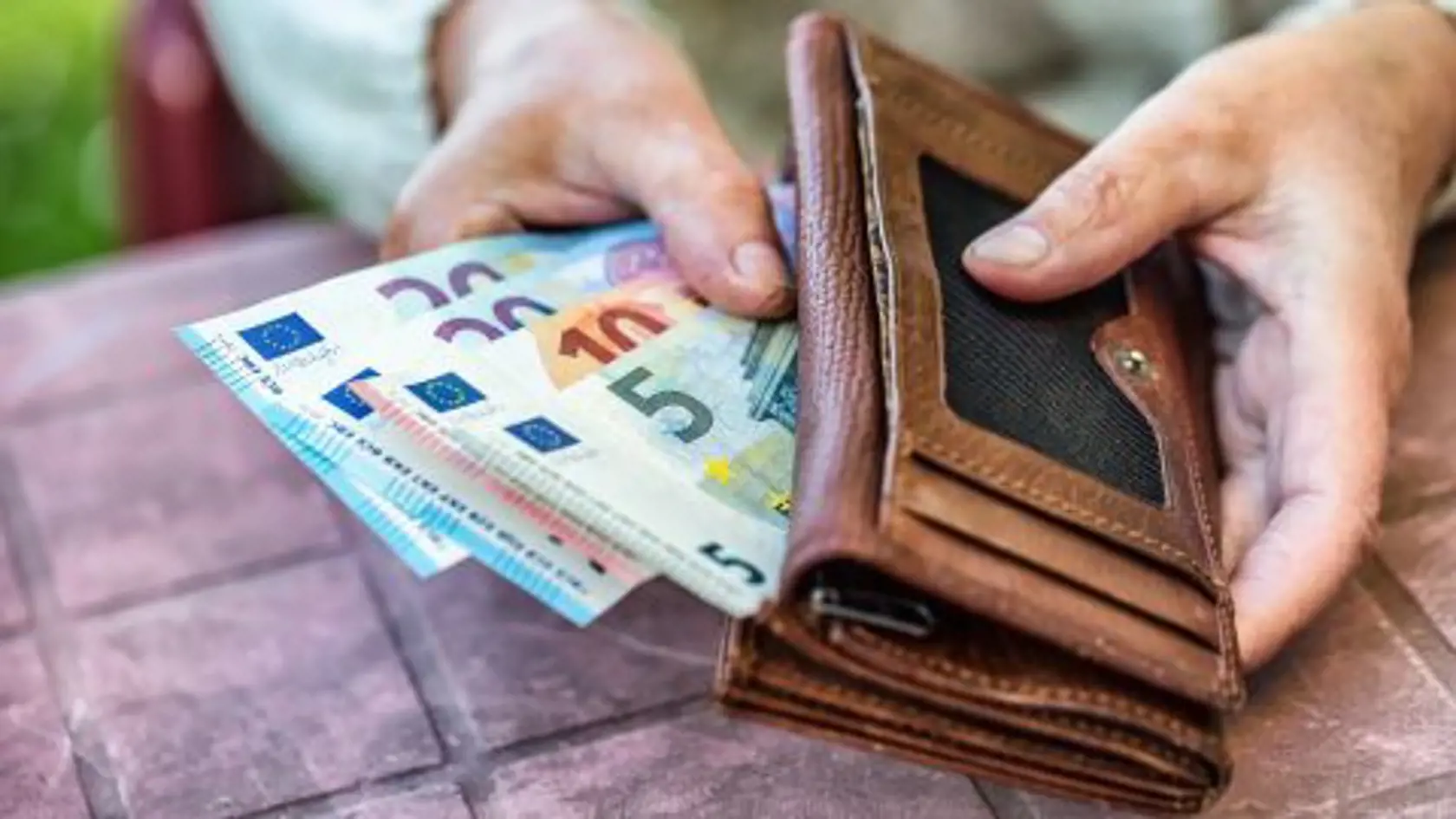 Niektorí pracujúci dôchodcovia už svoju valorizáciu dostali, iným ešte len príde.