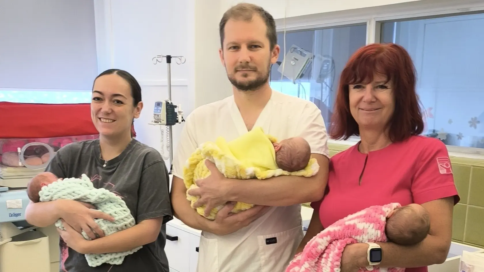 Nemocnica v Košiciach sa teší z prírodného unikátu. Narodili sa tam jednovaječné trojičky Sára, Ester a Lívia.