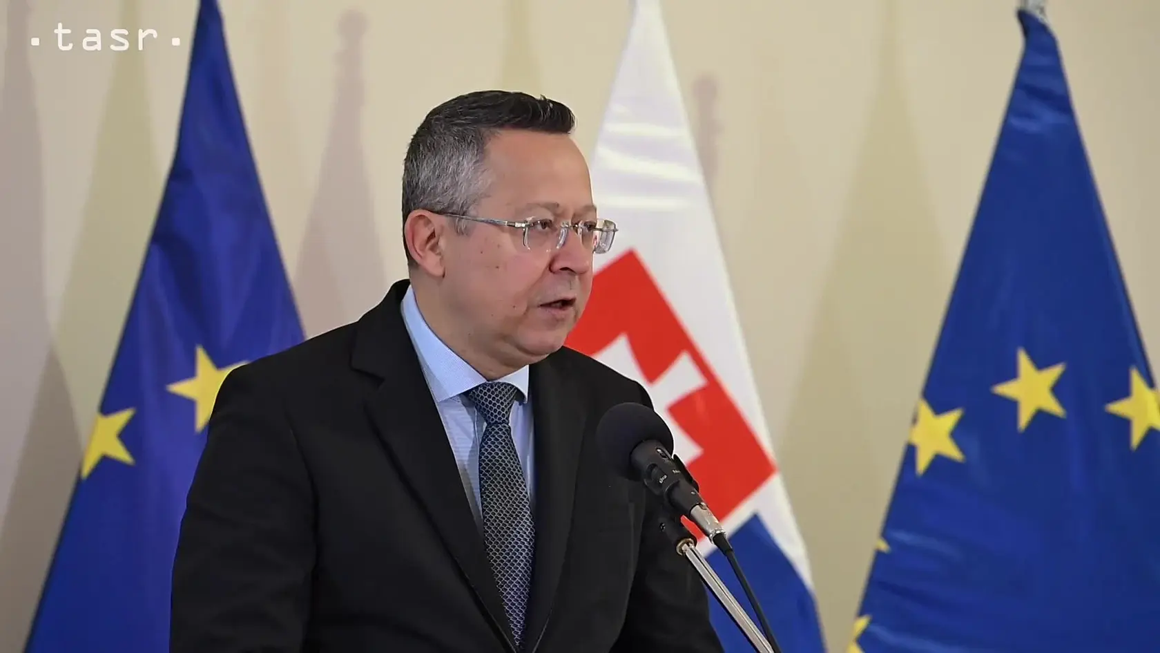 Na zázname minister financií SR Ladislav Kamenický počas tlačovej konferencii po prijatí predstaviteľov Združenia miest a obcí Slovenska (ZMOS) u predsedu vlády SR Roberta Fica 25. mája 2025 v Bratislave.