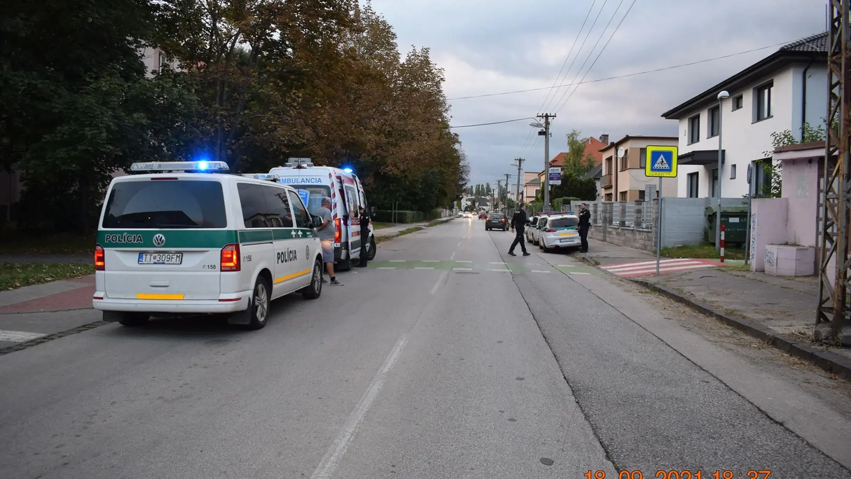 Muža v Trnave zrazilo auto. pri vjazde na prechod.