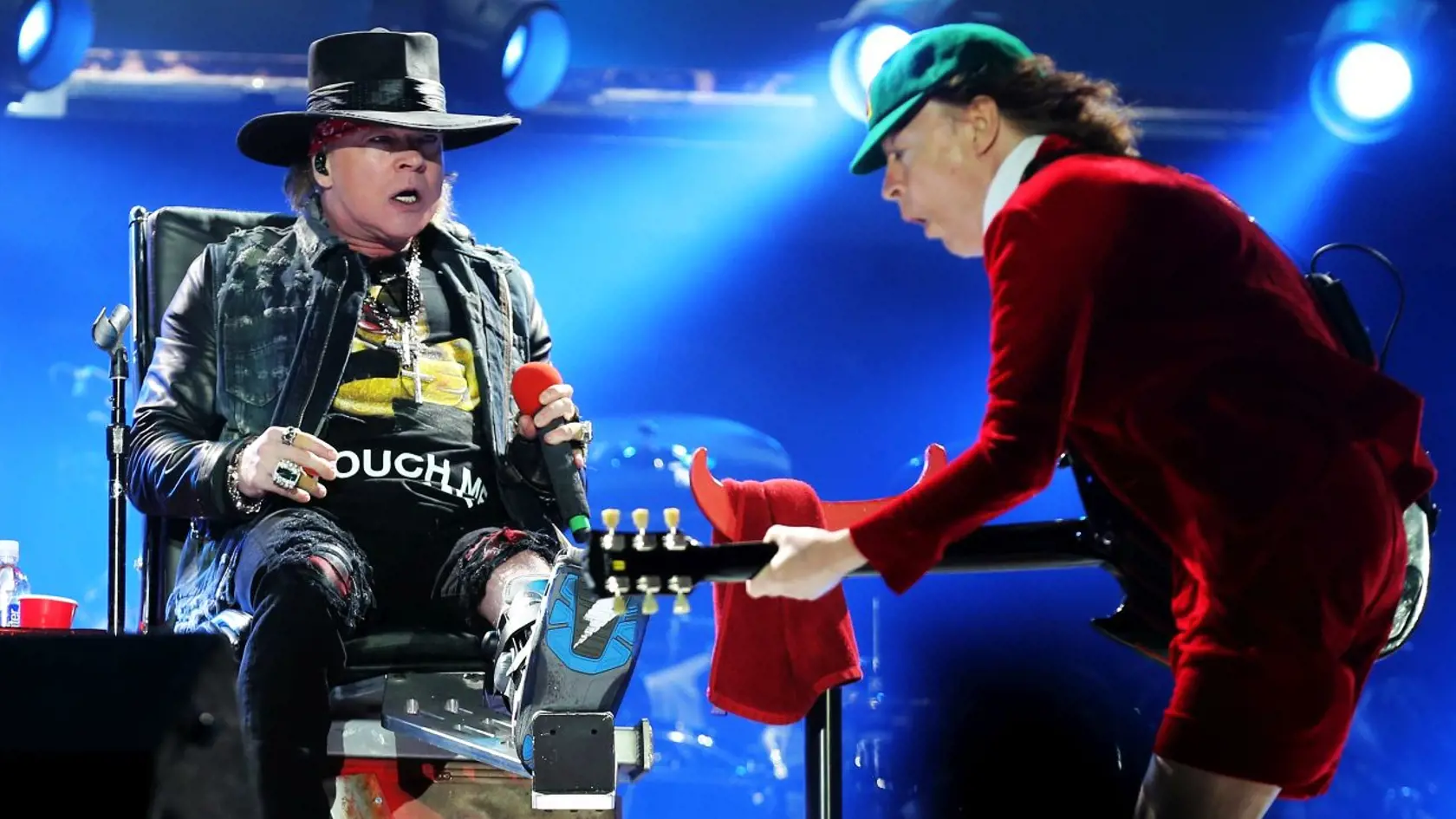 Spevák Axl Rose z AC/DC vystupuje počas AC/DC Rock Or Bust Tour v Madison Square Garden 14. septembra 2016 v New Yorku.