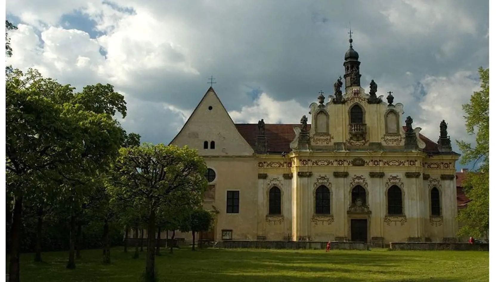 Kláštor: Monika tvrdila, že práve tu pôsobí ako rehoľná sestra.