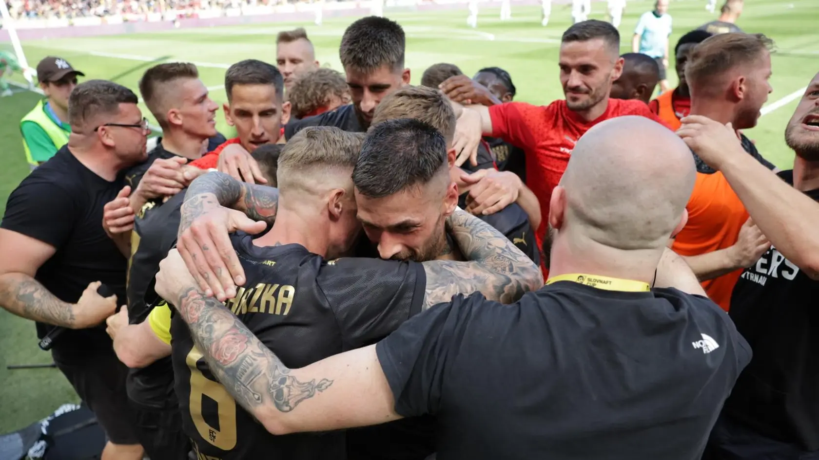 Radosť trnavských futbalistov po strelení gólu
