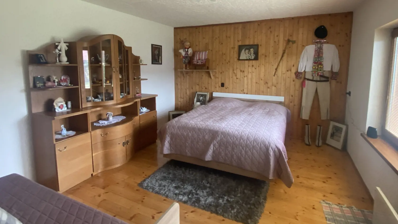 Spálňa v rodnom dome najznámejšieho doživotne odsúdeného väzňa Mikuláša Černáka v obci Telgárt (okres Brezno).