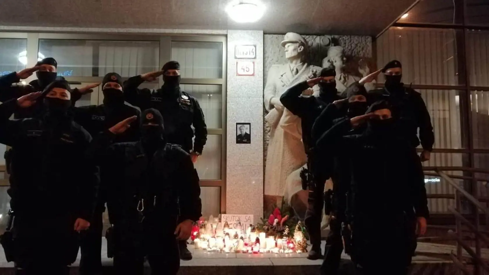 Policajti vzdávajú hold Milanovi Lučanskému