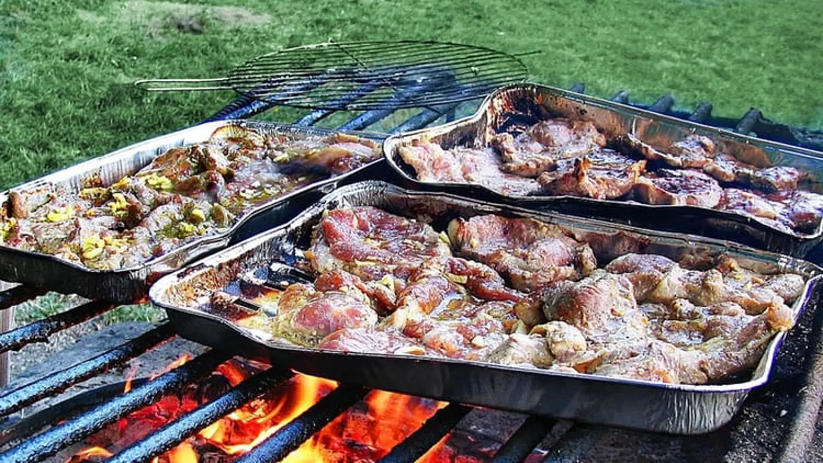 Aj vy máte radi živánsku alebo používate alobalové tácky na grilovanie?