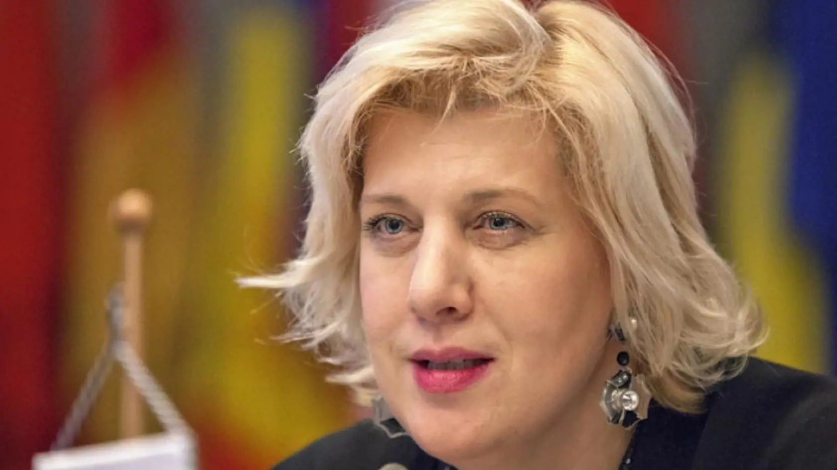 Na fotografií komisárka Rady Európy pre ľudské práva Dunja Mijatović. Podľa nej sa od vraždy na Zámockej vnímanie Lgbti+ komunity na Slovensku vôbec nezmenilo.