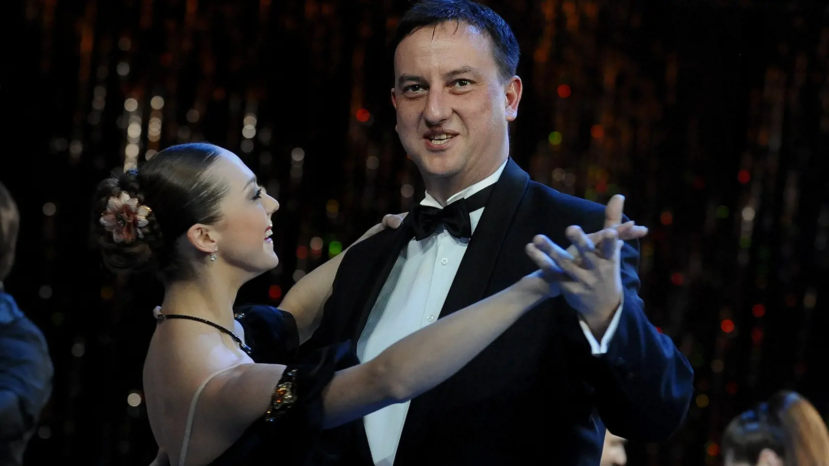 5. marca 2011: Ruská sopranistka Anna Netrebko, argentínsky tenorista José Cura a uruguajský barytonista Erwin Schrott boli exkluzívnymi hosťami Krištáľového plesu, ktorý sa uskutoční v Slovenskom národnom divadle. Aj minister kultúry Daniel Krajcer sa na slávnostnom podujatí dobre bavil..