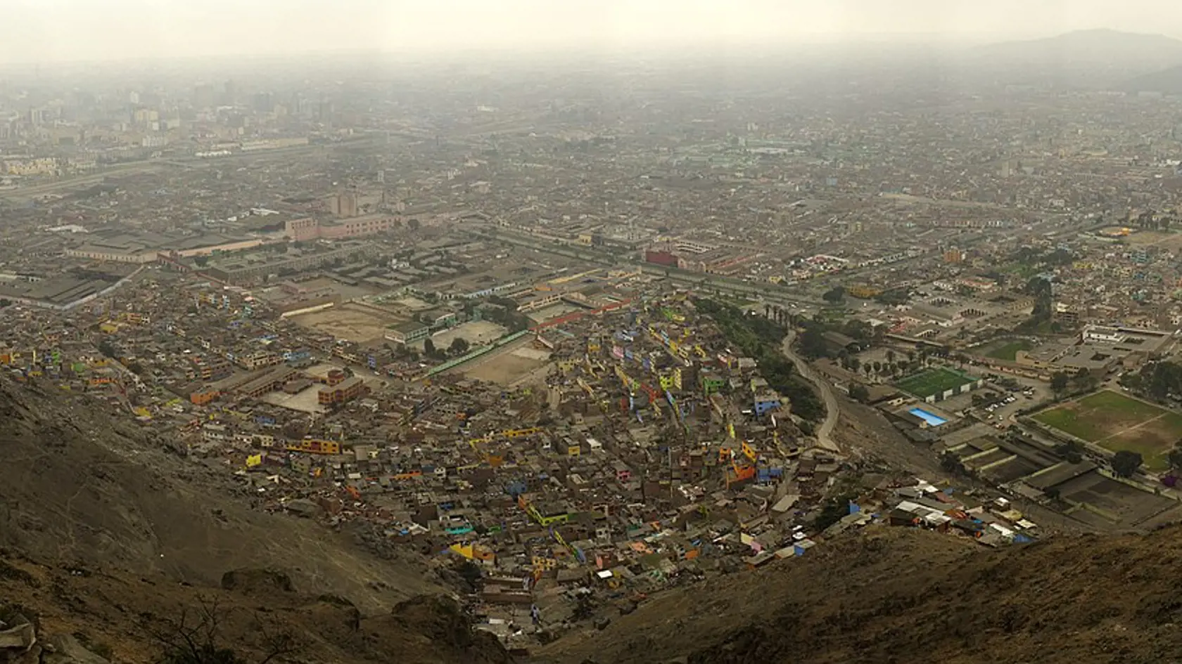 Panoráma Limy,z vrcholu hory San Cristobal.