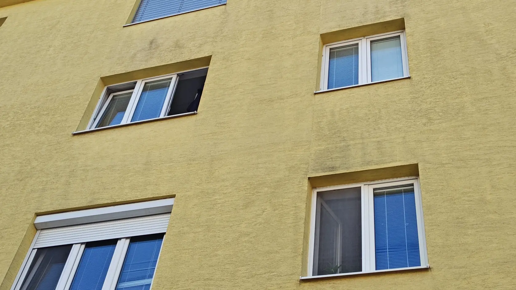 Incident sa odohral v byte na Skalickej ulici v Bratislave, kde Rizman býva.