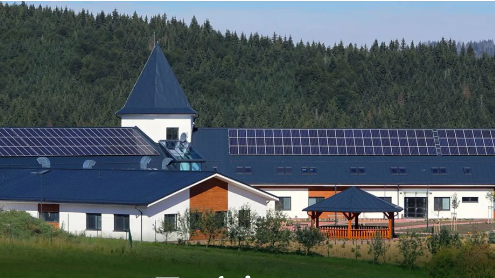 Dom sociálnych služieb v obci Lokca, kde sa o herca starali.