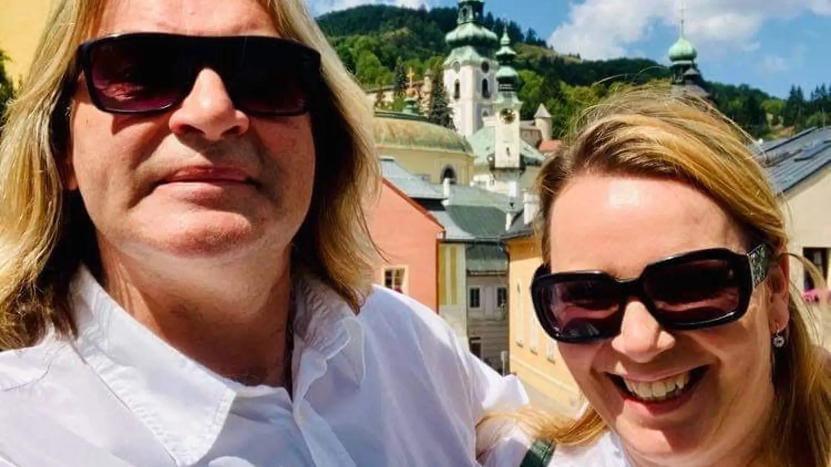 Braňo s Jankou (tak má napísané meno aj v OP ) sú spolu už desať rokov. Dosť dlho na to, aby im zazneli svadobné zvony. Dvojica sa však k súkromiu nevyjadruje.