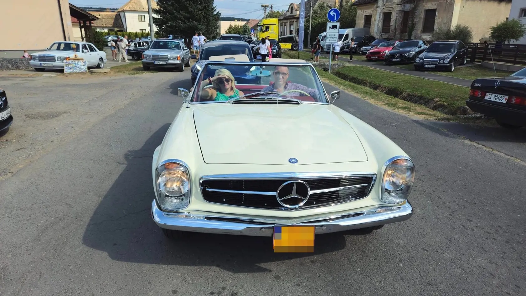 Mariána videli koncom minulého mesiaca na zraze luxusných automobilov.