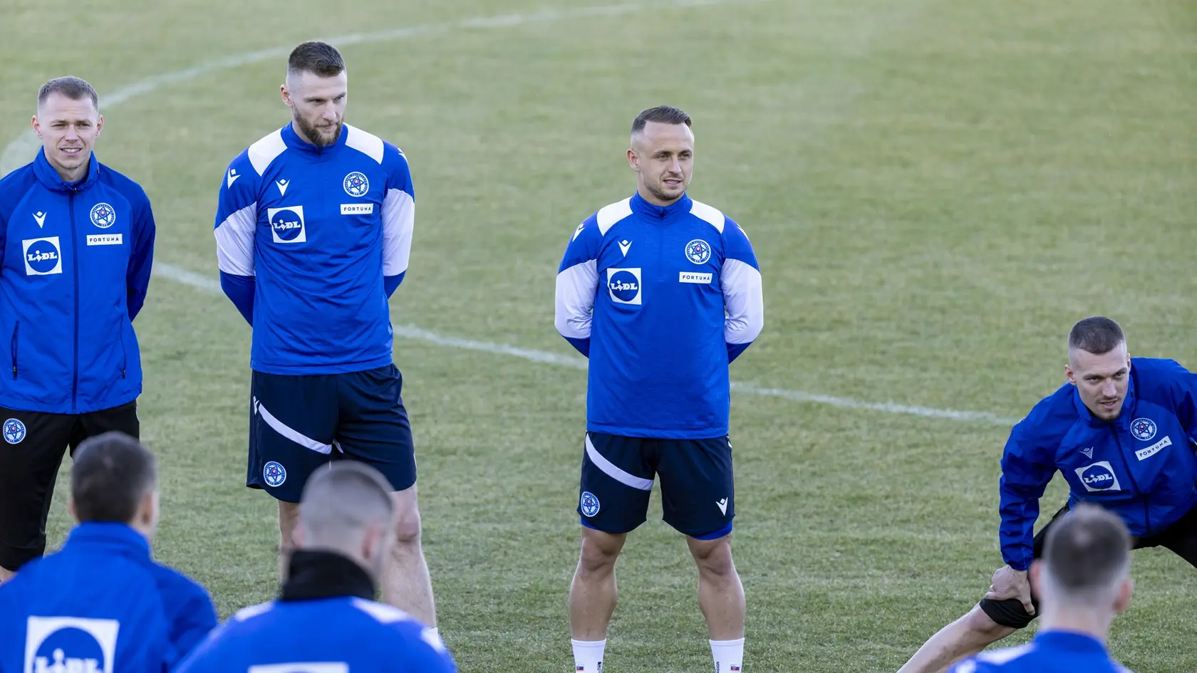 Oficiálny predzápasový tréning Slovenskej futbalovej reprezentácie. Na snímke je Milan Škriniar a Stanislav Lobotka.