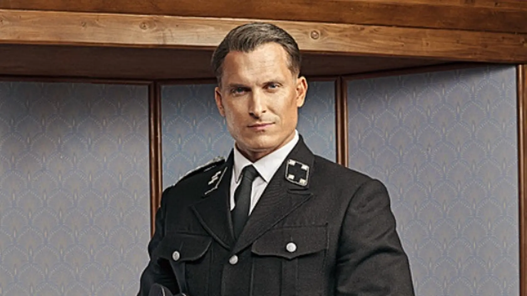 Ján stvárňuje postavu Waltera Klausa.