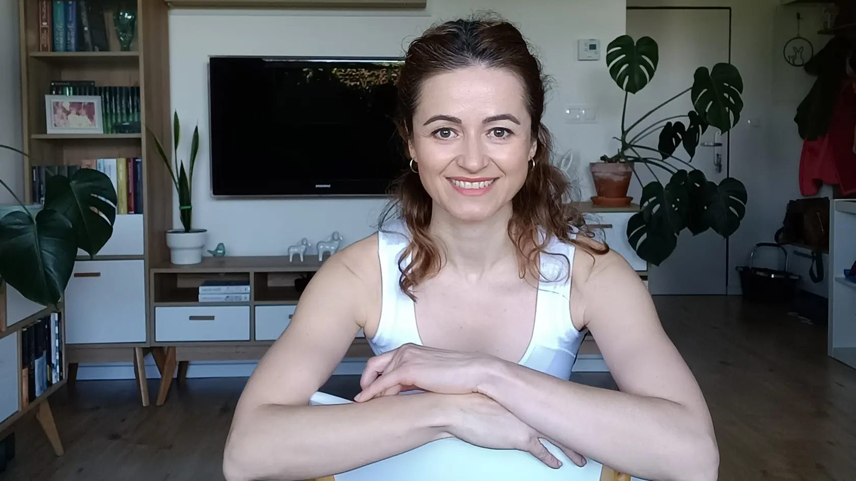 Cvičko s BEOU: Trénujte bruško na stoličke