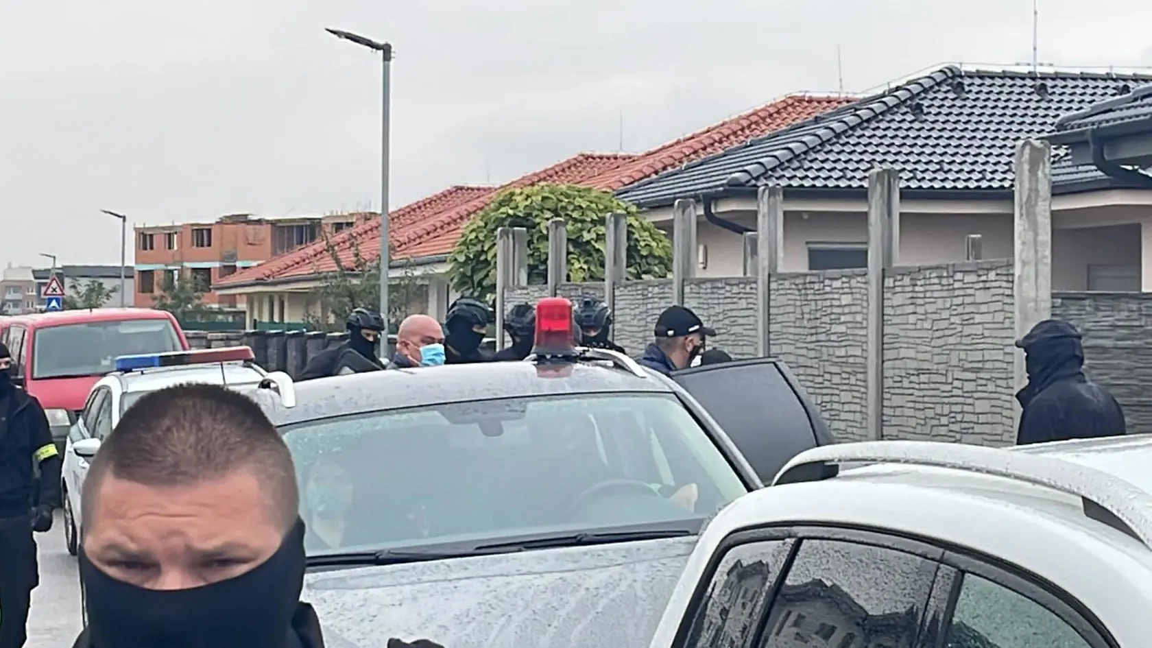 Takto to momentálne vyzerá pred Plačkovej domom.