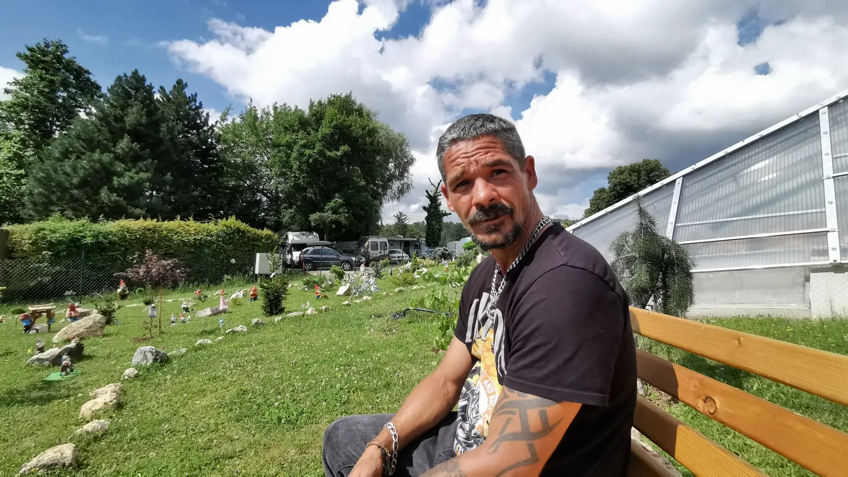 Tibor Tomik hovorí, že momentálne je v areáli niekoľko stoviek trpaslíkov.