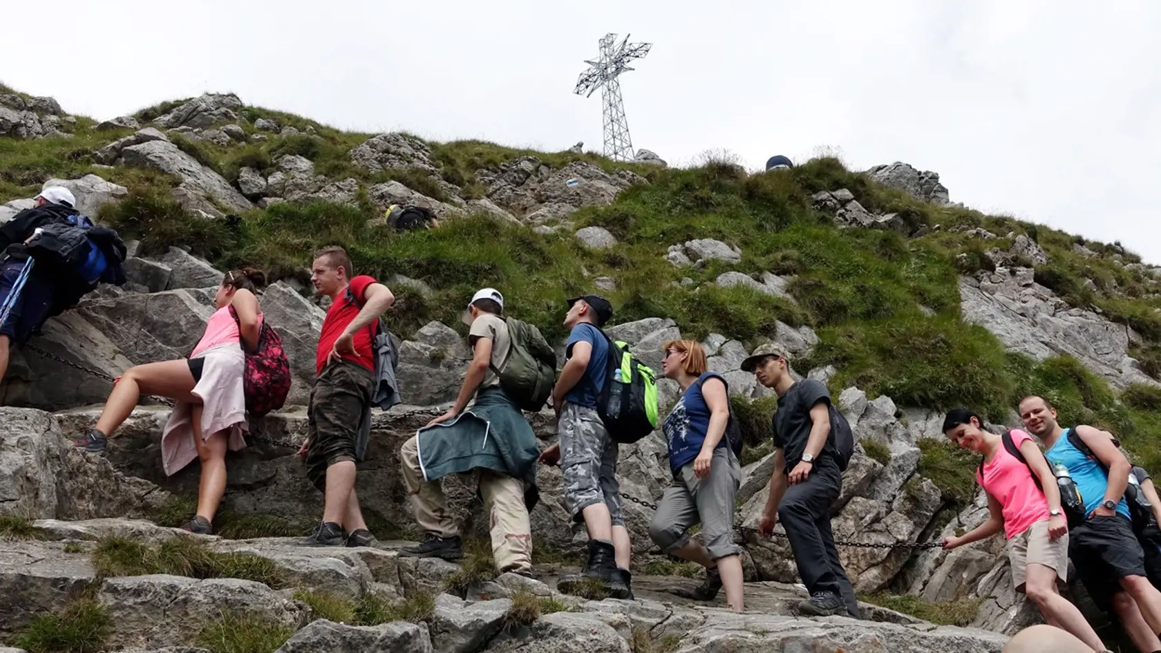 Poľský vrch Giewont, do ktorého pred 2 rokmi udierali smrtiace blesky. Podľa všetkého ich pritiahol masívny železný kríž.