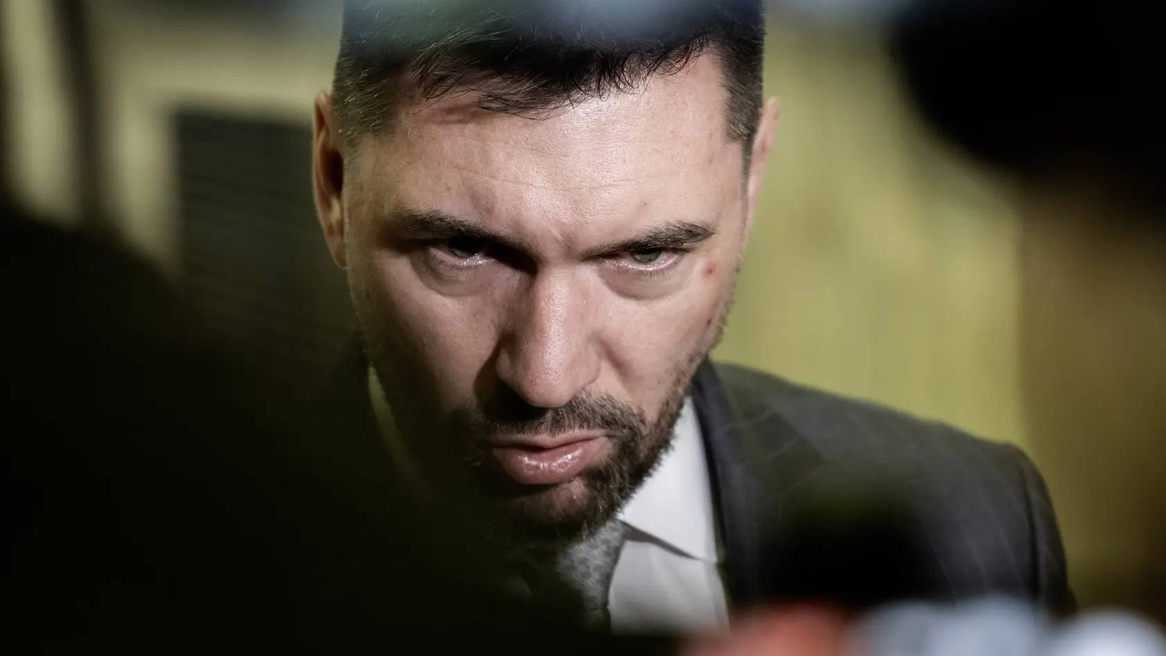 Na snímke minister pôdohospodárstva a rozvoja vidieka SR Richard Takáč (Smer-SD) prichádza na mimoriadnu 84. schôdzu vlády SR 31. marca 2025 v Bratislave. FOTO TASR - Martin Baumann