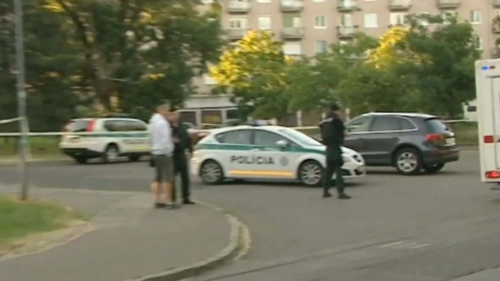 Rozstrieľané auto: Dedko ušiel zubatej iba o vlások.