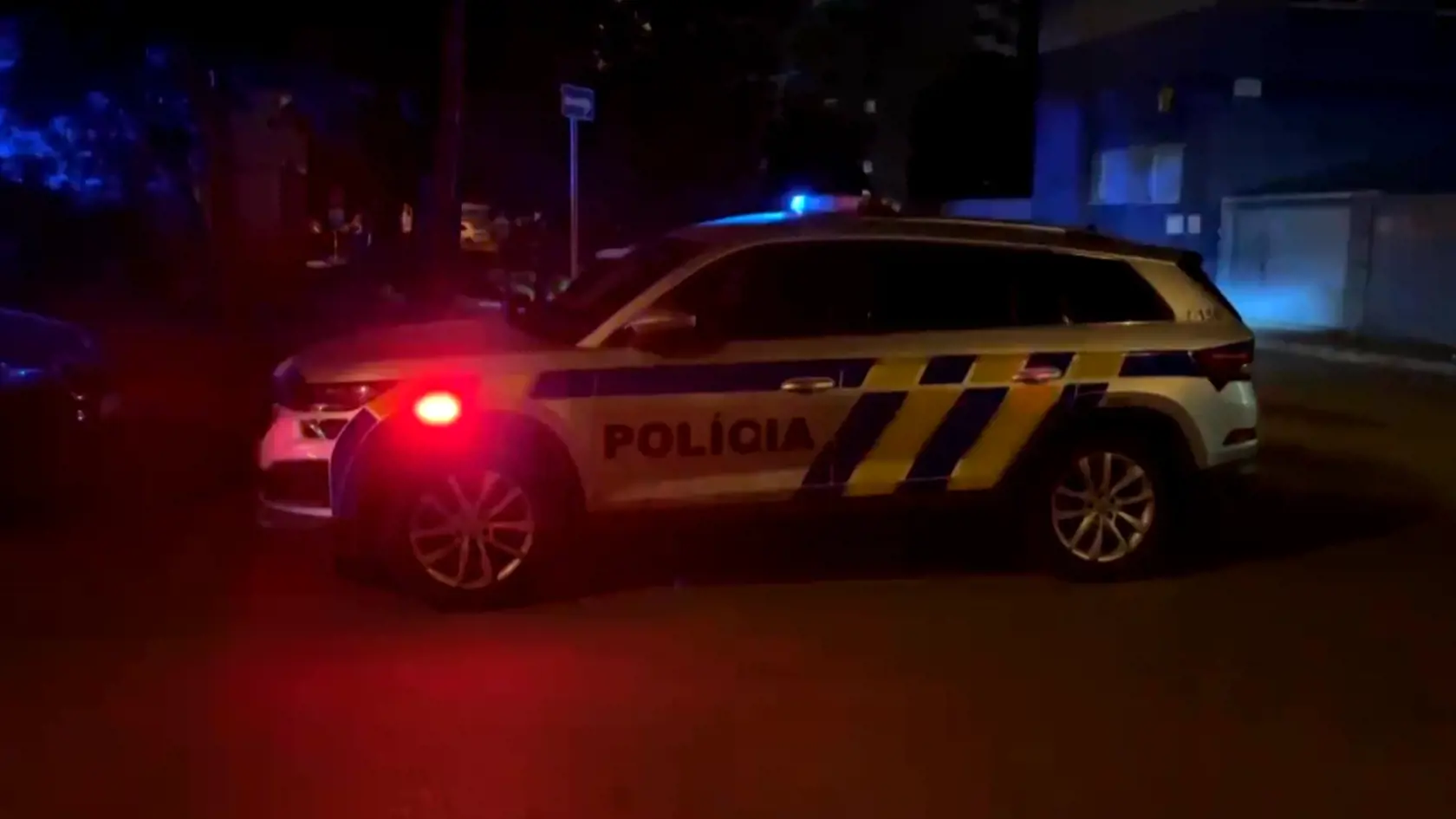 Muž vo vrakunskej bytovke napadol suseda a pobodal ho.
