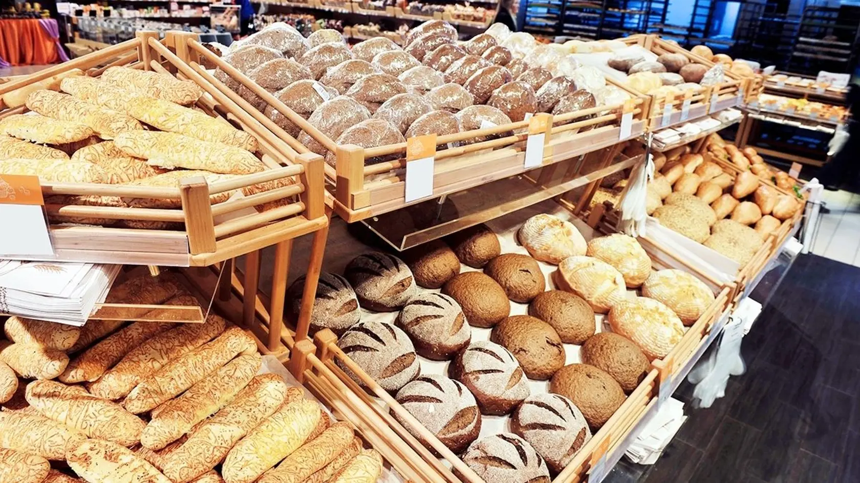 Viacerí pekári bijú na poplach, že situácia je neúnosná a hrozí im kolaps. „Dosahy sú o to zdrvujúcejšie, že ceny všetkých podstatných nákladových položiek od surovín cez obalové materiály a energie až po cenu palív skokovito vzrástli takmer súčasne. Môže sa stať, že potravinárska výroba na Slovensku skolabuje,“ upozornil Milan Lapšanský.
