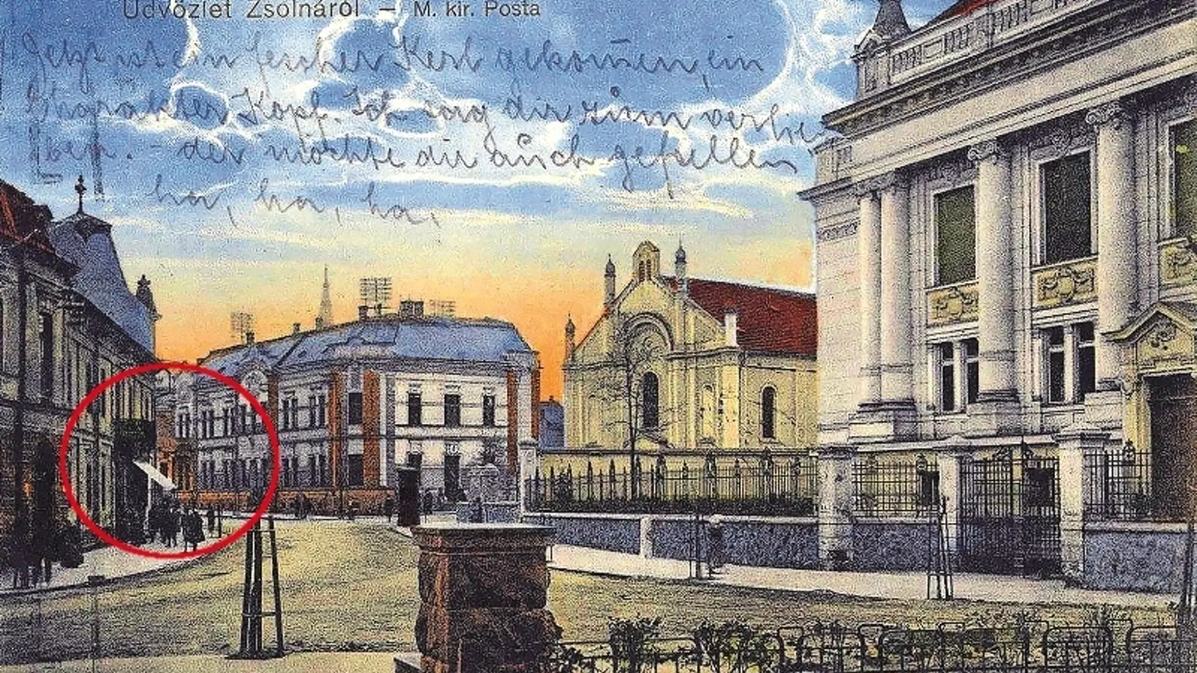Na začiatku 20. storočia: Oproti židovskej synagóge mala rodina Bielovcov vlastné kníhkupectvo a papiernictvo.