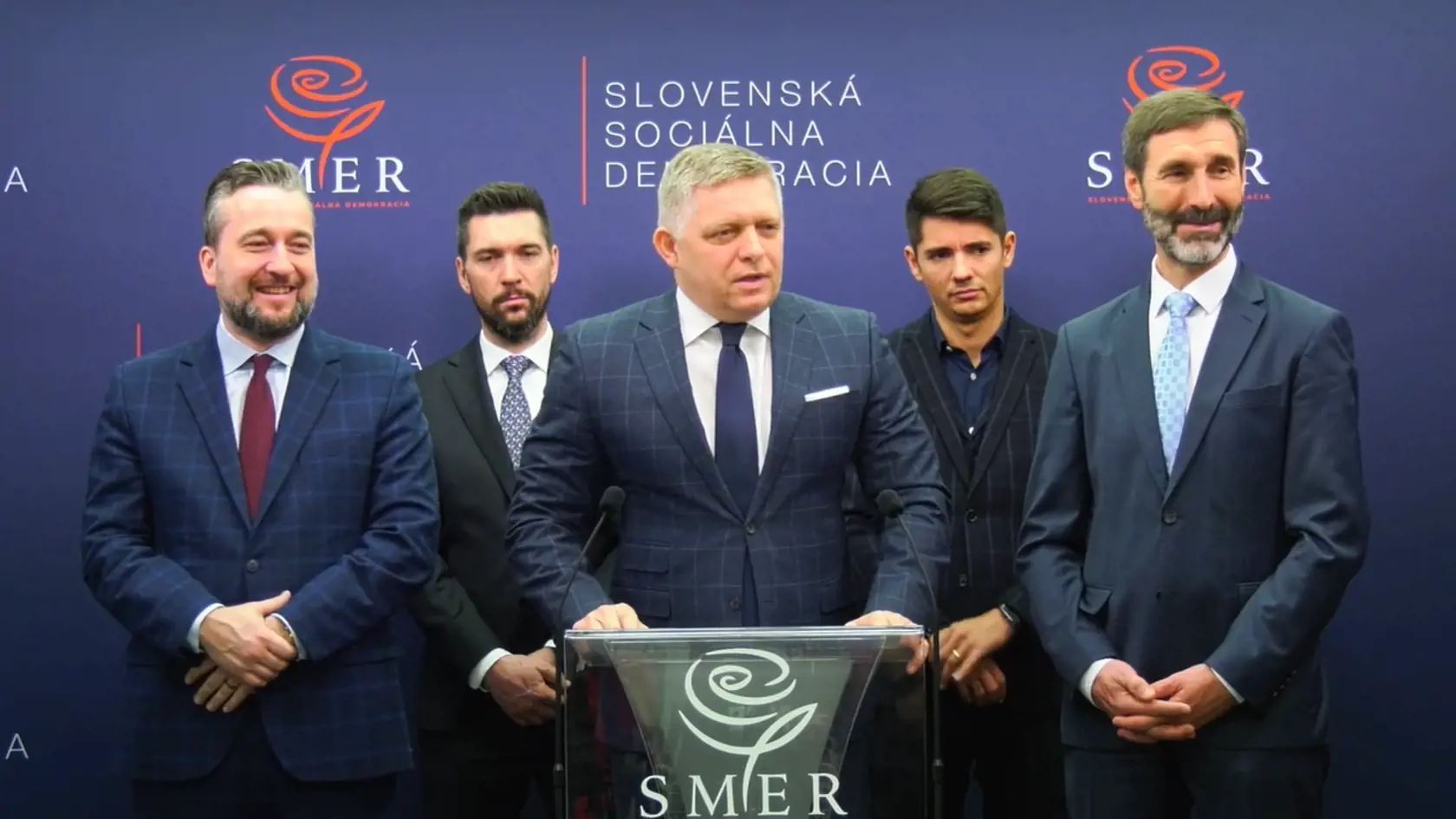 Obáva sa, že úradnícka vláda bude šíriť neoliberálnu, progresívnu ideológiu. Spochybnil aj to, že ide o vládu úradníkov, čo ilustroval na mene bývalého politika Ivana Šimka, ktorý má podľa medializovaných informácií obsadiť post ministra vnútra.