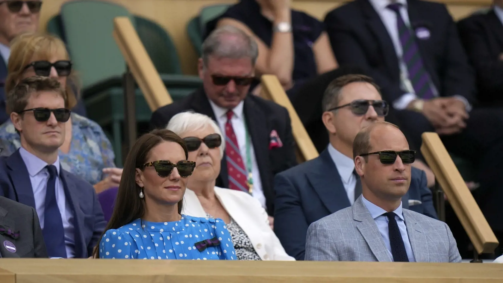 Plne sústredení kráľovskí manželia Kate a William