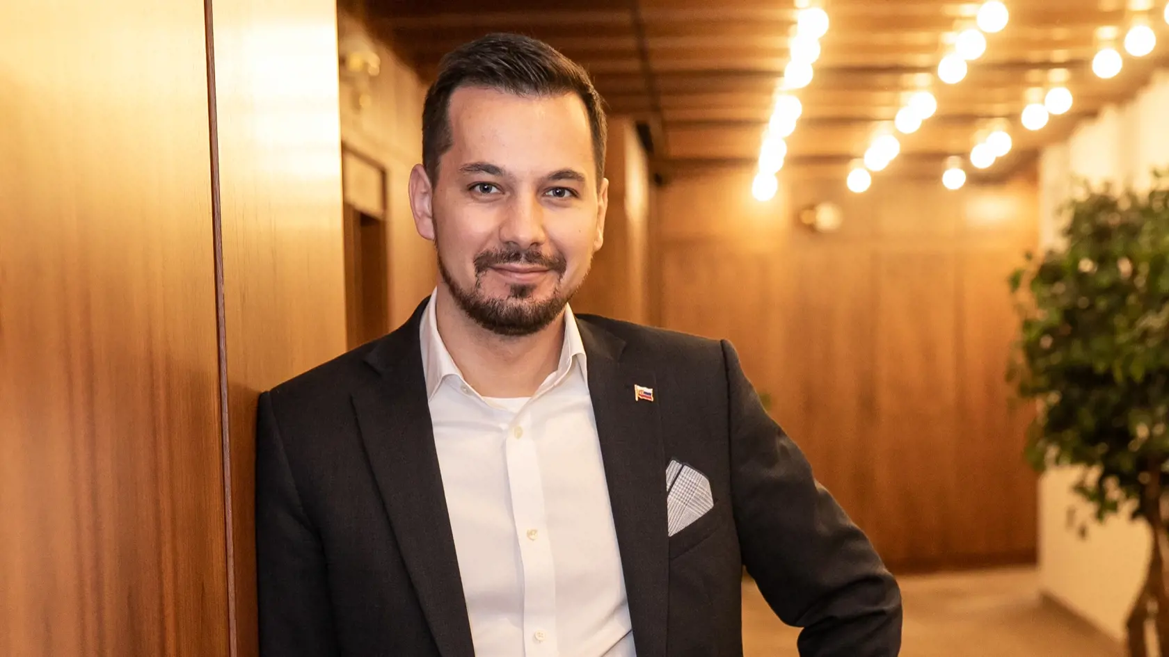 Podpredseda parlamentu Juraj Šeliga dnes vyzval generálneho prokurátora Maroša Žilinku, aby začal konať vo veci sledovania novinárky a sudkyne.