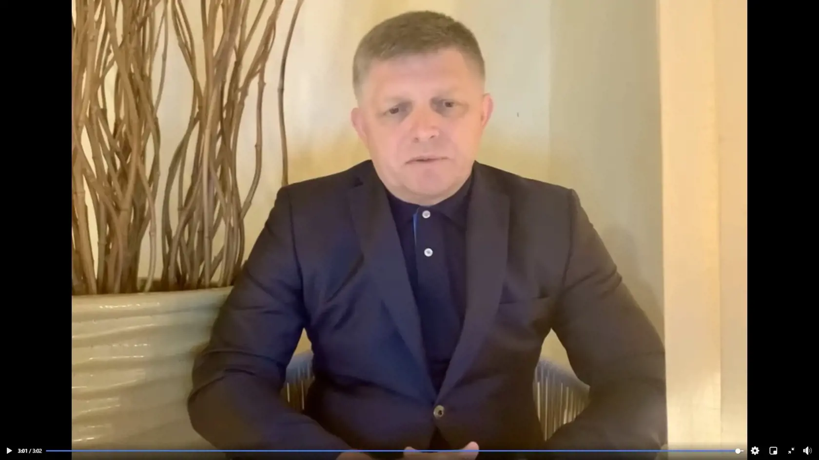 Robert Fico sa prihovára pravdepodobne z dovolenky v Dominikánskej republike.