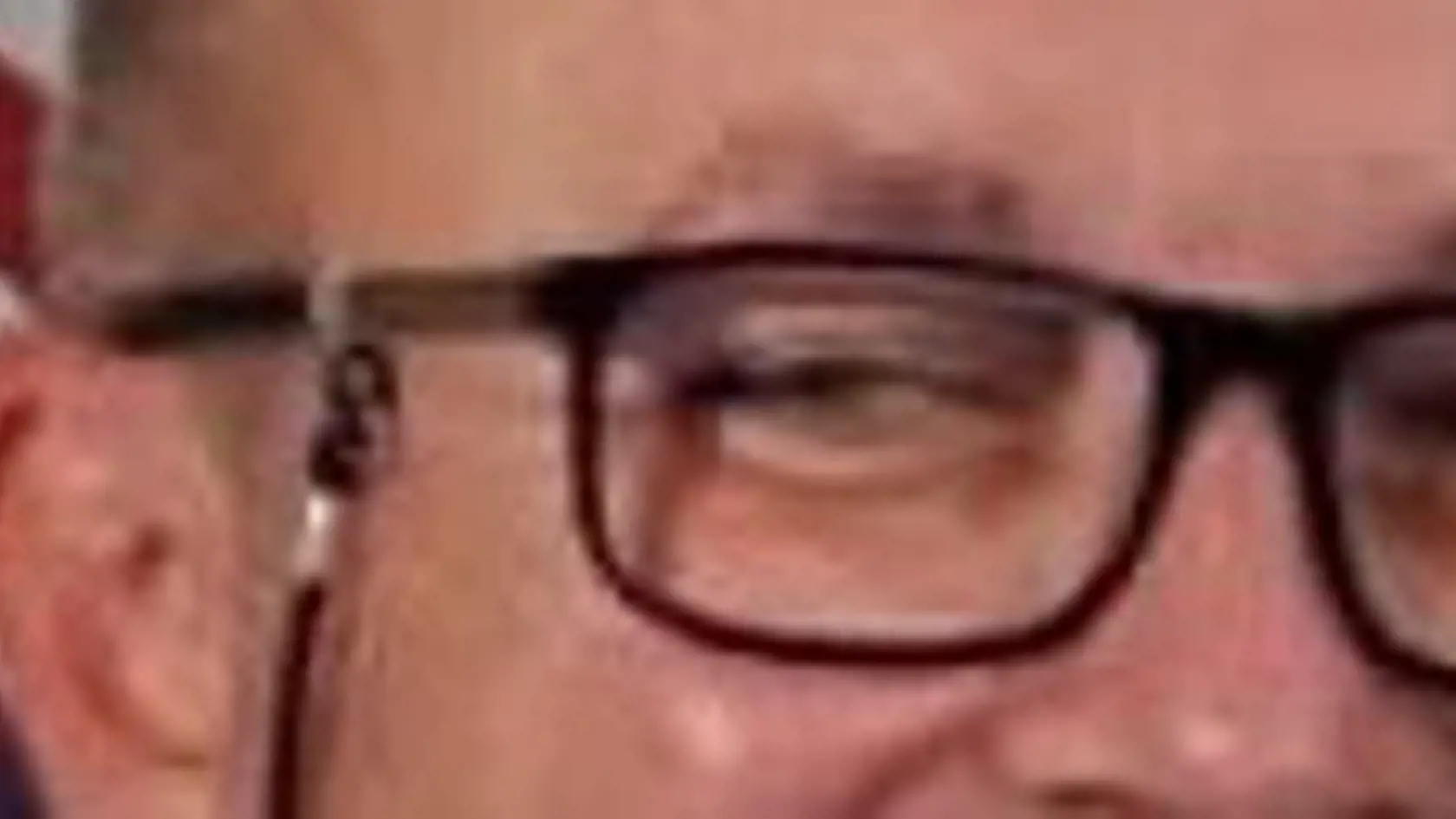 Dorčák nikdy predtým okuliare nenosil aj preto ho to v začiatkoch pomerne obťažovalo.