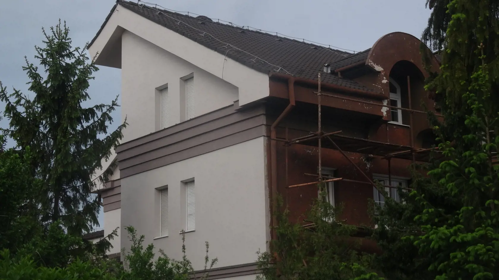 Bočná časť domu je už takmer hotová.