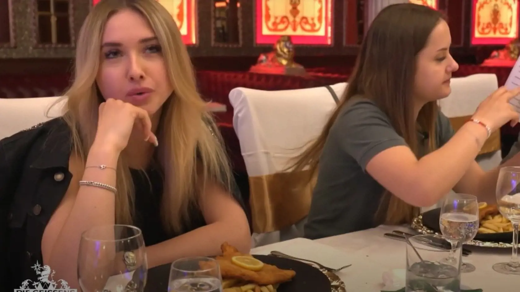 Nakoniec sa Shania, Davina aj ich mama Carmen najedli k spokojnosti. Davina totiž ako medzichod objednala vyprážaný rezeň a hranolky.